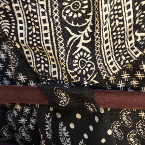 LUCKY BRAND Cold shouldered flirty top - Picture 6 of 8